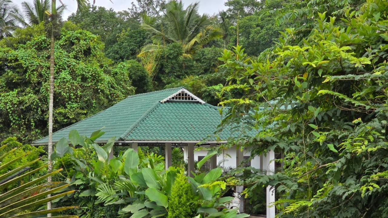 Green Aura Hotel Sultan Bathery Exterior photo