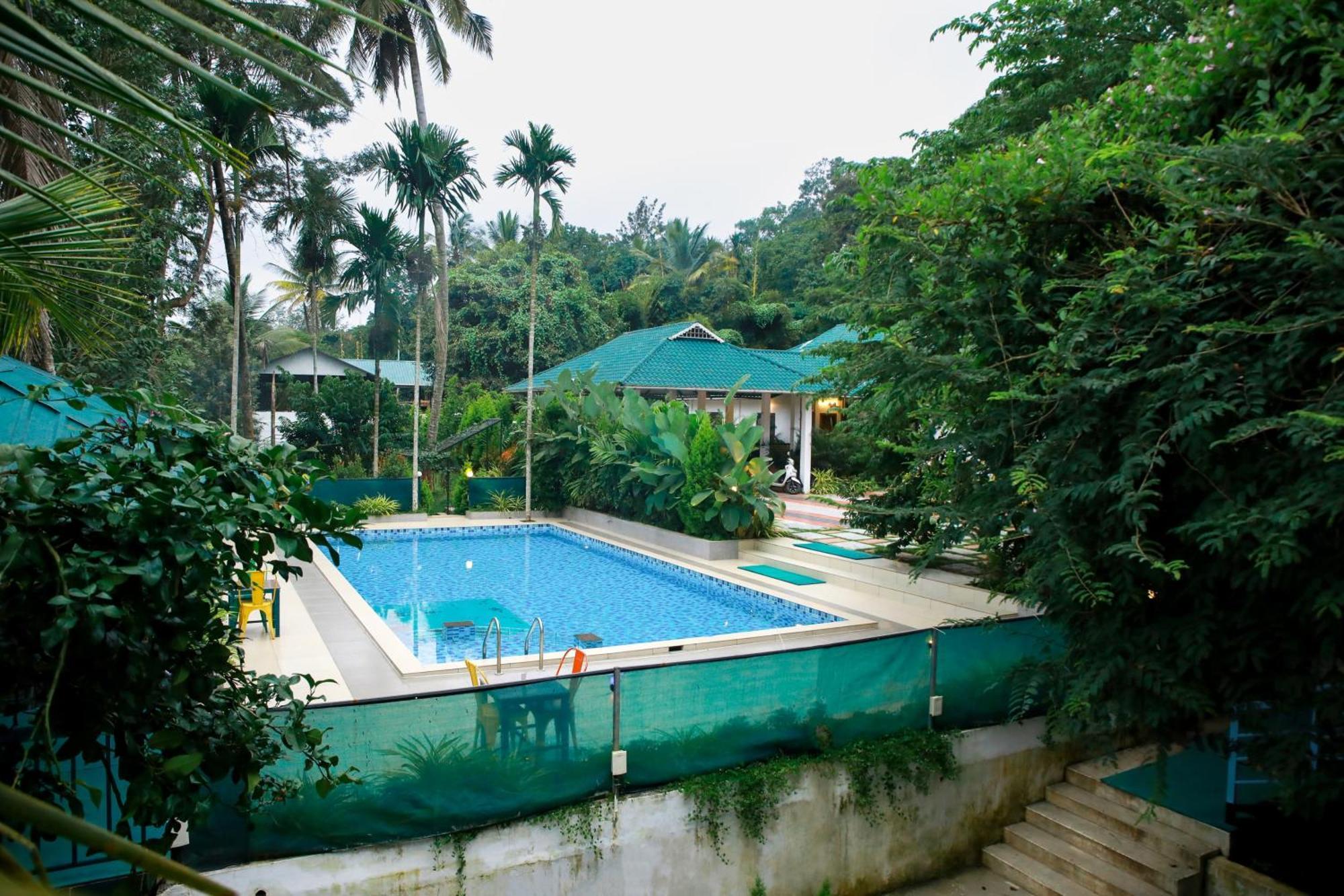 Green Aura Hotel Sultan Bathery Exterior photo