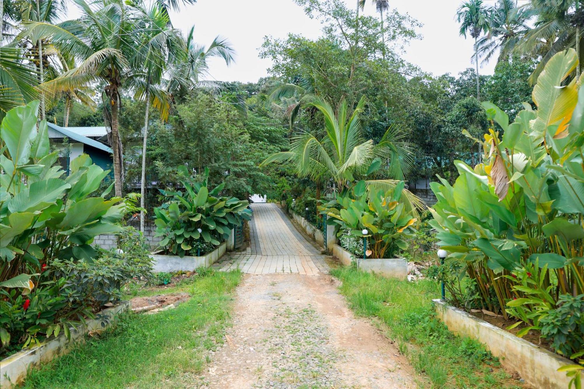 Green Aura Hotel Sultan Bathery Exterior photo
